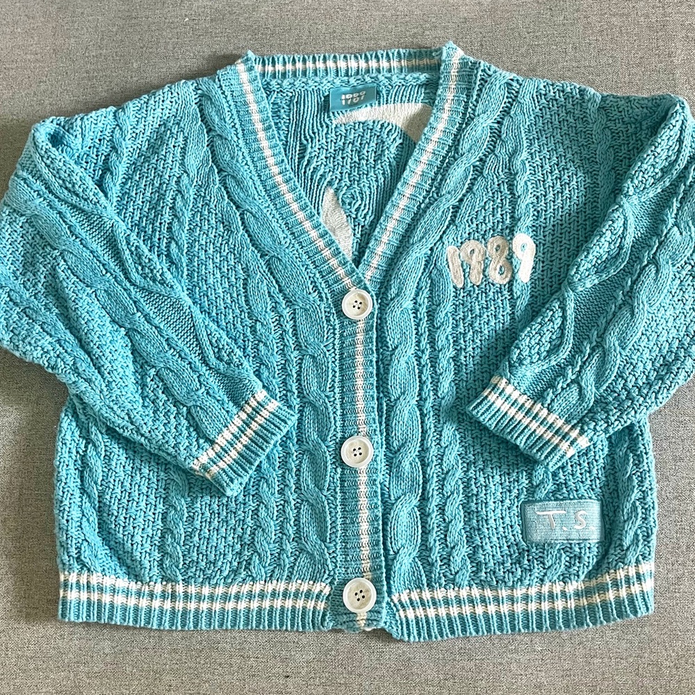 Taylor Swift 1989 Cardigan XS/S guaranteed authentic EUC like new 🩵